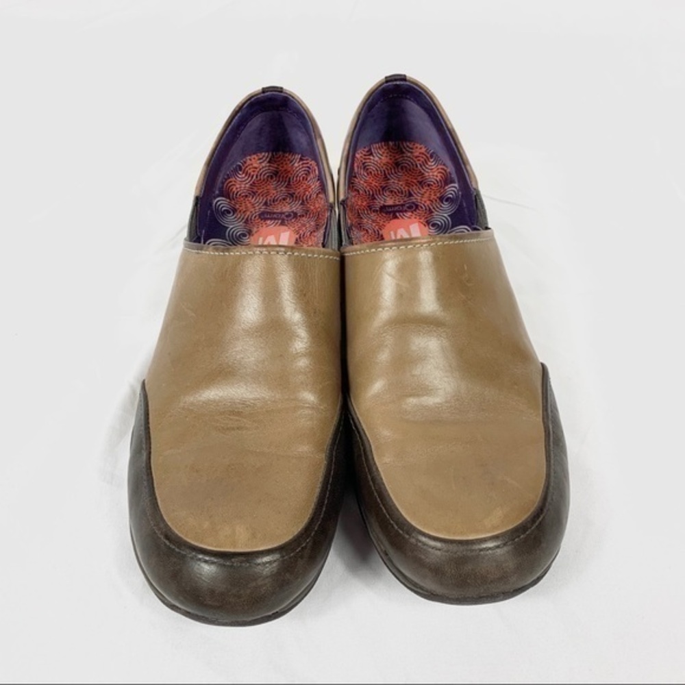 Merrel Women’s flat & Lofer shoes brown Sz 7,5 US